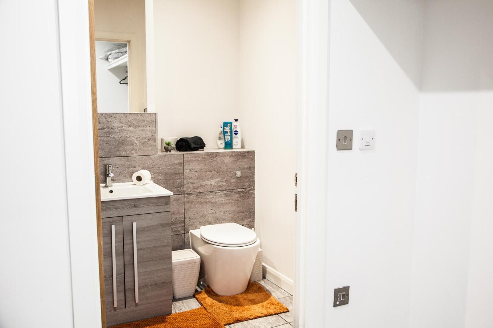 Cityscape 2-br - Leicester's Premier Urban Retreat Apartment
