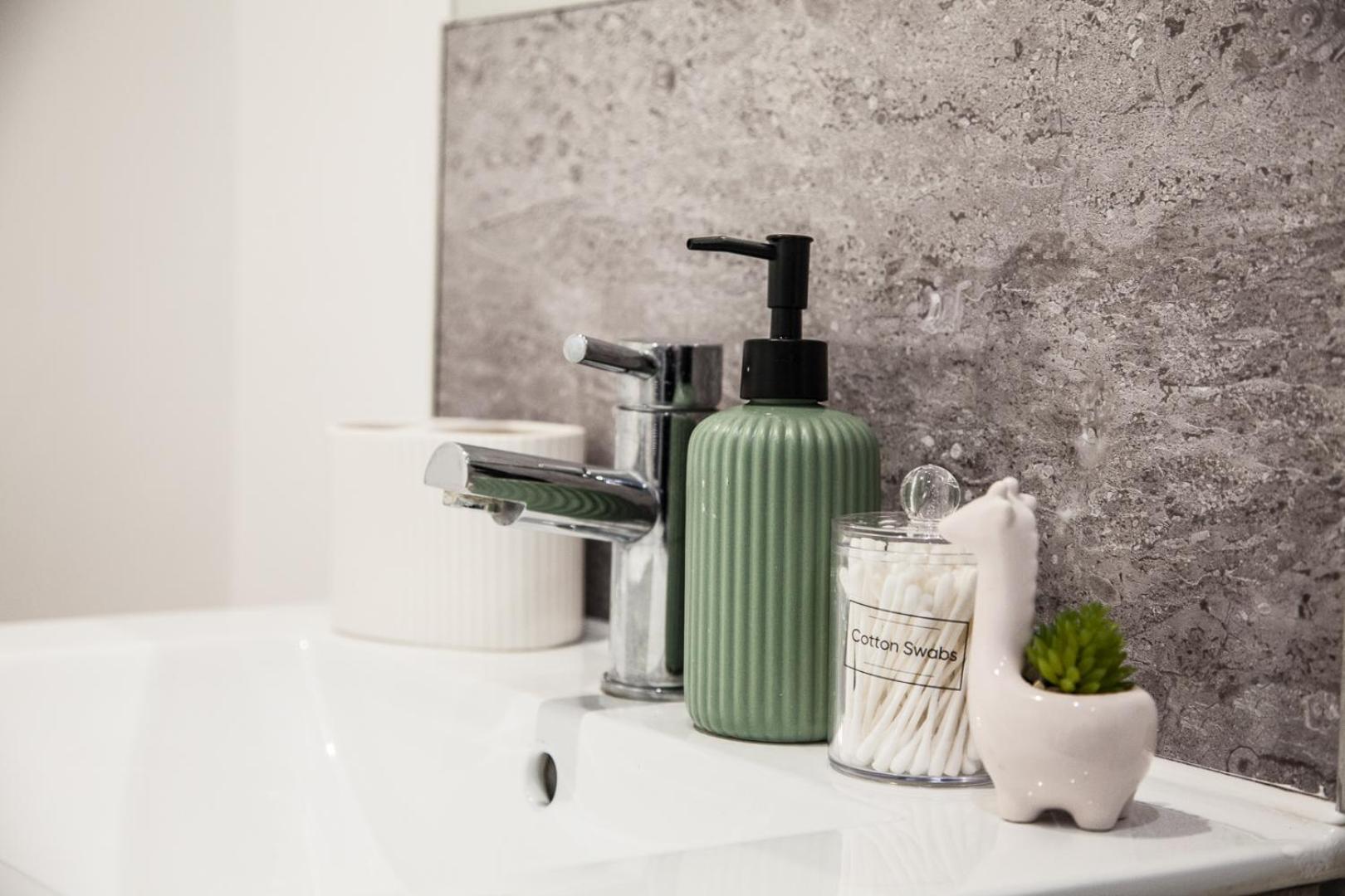 Cityscape 2-br - Leicester's Premier Urban Retreat Apartment